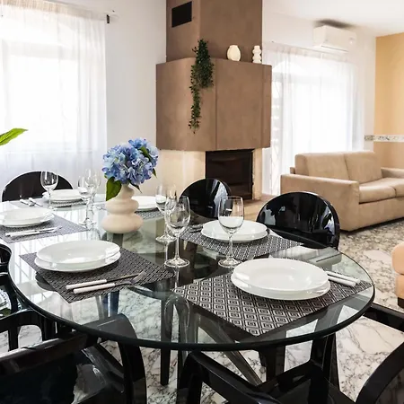 فيلة In The Center Of St Julian's By Arco Collection