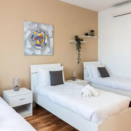 In The Center Of St Julian's By Arco Collection سانت جوليان